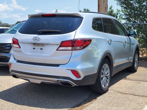 Used 2018 Hyundai Santa Fe SE w/ Cargo Package FWD image 5