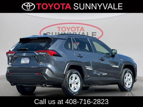 Used 2021 Toyota RAV4 XLE w/ Convenience Package AWD/4WD image 4