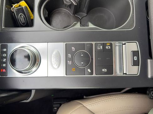 Used 2017 Land Rover Discovery SE image 27