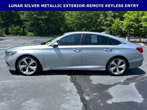 Used 2018 Honda Accord Touring image 11