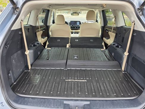 Used 2021 Toyota Highlander Limited AWD/4WD image 10