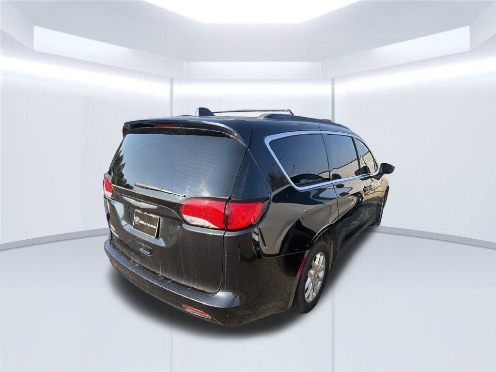 Used 2021 Chrysler Voyager Lxi FWD image 3
