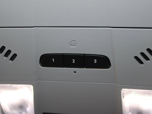 Used 2023 Chevrolet Equinox Premier FWD image 49