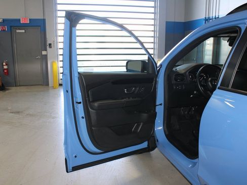 Used 2025 Honda Pilot TrailSport image 7