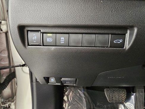 Used 2023 Toyota Venza XLE AWD/4WD image 14