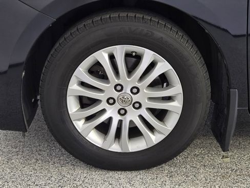 Used 2015 Toyota Sienna XLE w/ XLE Navigation Package image 13