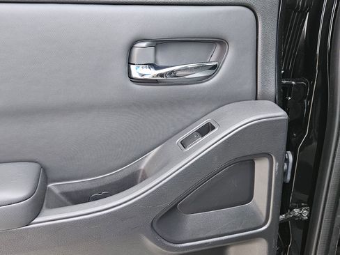 Used 2022 Nissan Frontier SV image 23