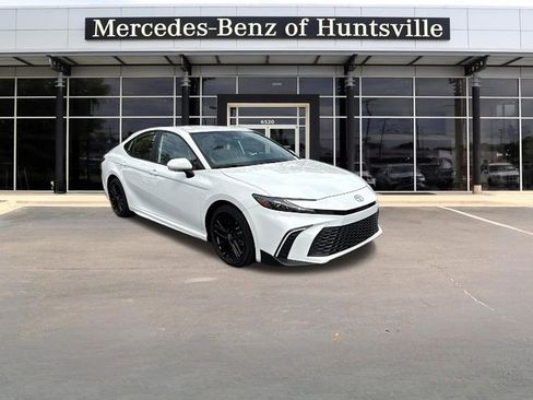 Used 2025 Toyota Camry SE w/ Convenience Package FWD image 1