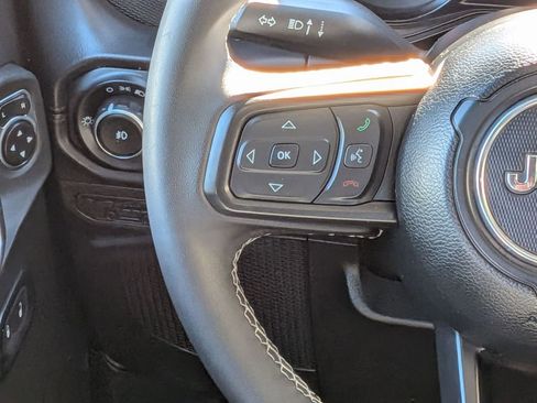 Used 2025 Jeep Wrangler Rubicon image 24
