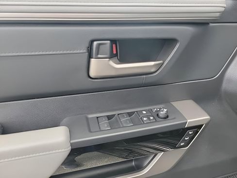 Used 2024 Toyota Tundra Limited image 28