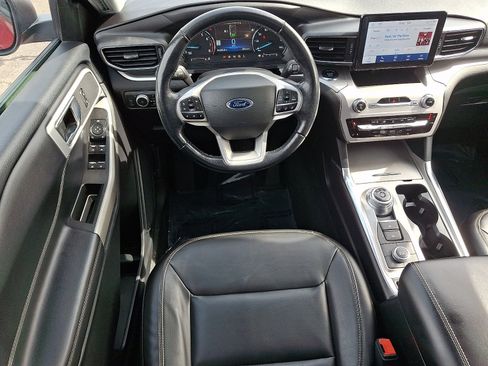 Certified 2022 Ford Explorer XLT w/ Equipment Group 202A AWD/4WD image 11