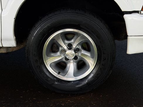 Used 2004 Chevrolet Blazer LS w/ Preferred Equipment Group image 54