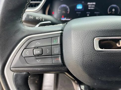 Used 2022 Jeep Grand Cherokee L Laredo AWD/4WD image 17