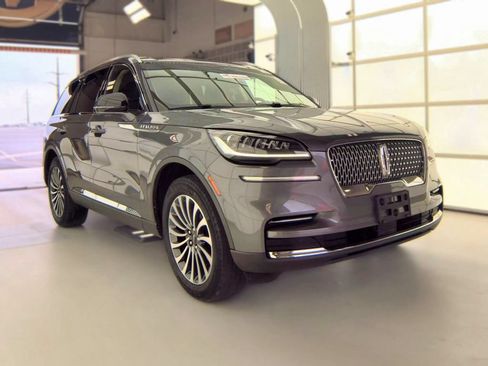 Used 2022 Lincoln Aviator AWD w/ Premium Package image 4