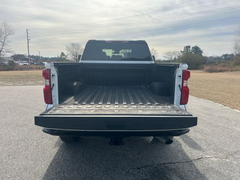 Used 2024 Chevrolet Silverado 2500 Custom image 13