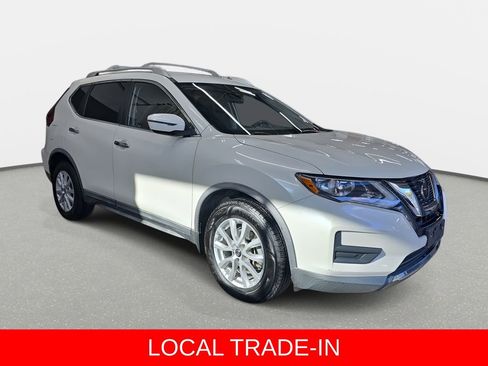Used 2020 Nissan Rogue SV image 3