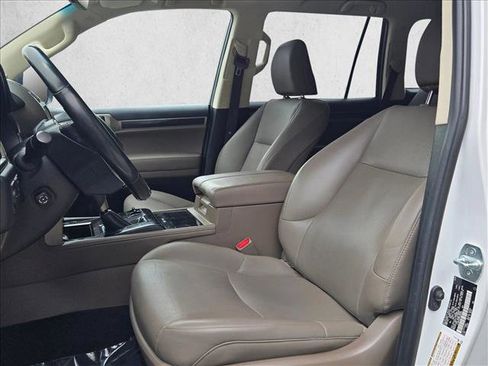 Used 2021 Lexus GX 460 w/ Accessory Package AWD/4WD image 16