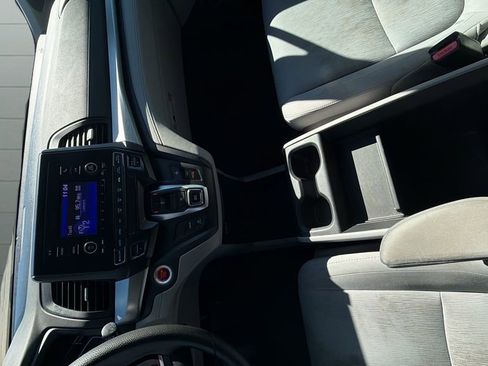 Used 2018 Honda Odyssey LX image 18