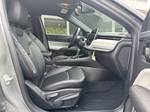 New 2026 Jeep Compass Limited AWD/4WD image 15