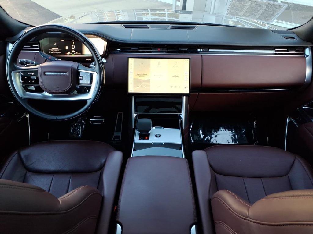 Certified 2025 Land Rover Range Rover SE AWD/4WD image 9