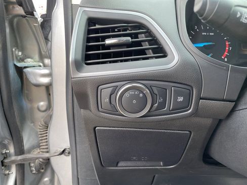 Used 2020 Ford Edge SE image 21