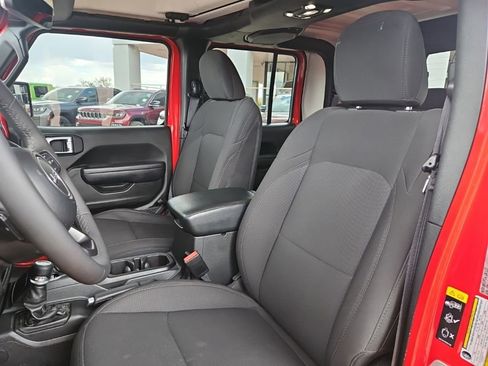 Used 2023 Jeep Gladiator Sport AWD/4WD image 18