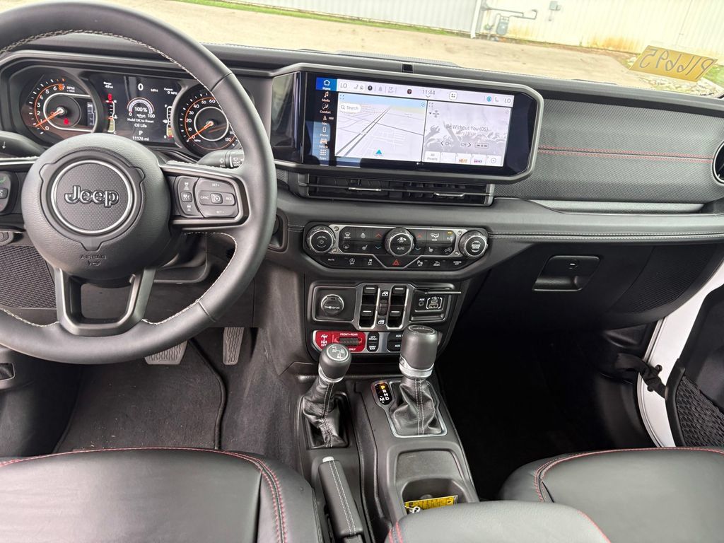 Used 2025 Jeep Gladiator Rubicon AWD/4WD image 21