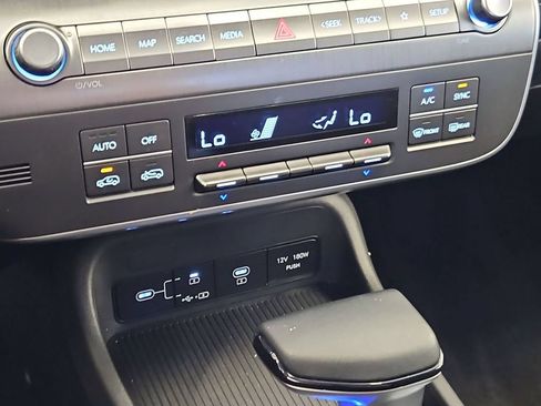 Certified 2025 Hyundai Kona SEL AWD/4WD image 33