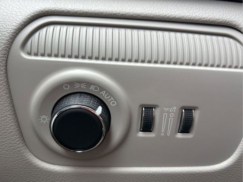 New 2026 Jeep Grand Wagoneer Summit w/ Premium Group III image 13