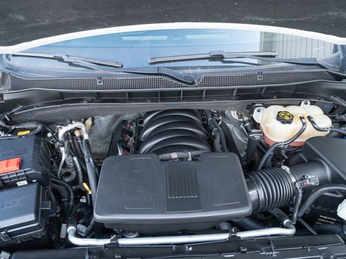 Used 2022 Chevrolet Suburban Z71 AWD/4WD image 9