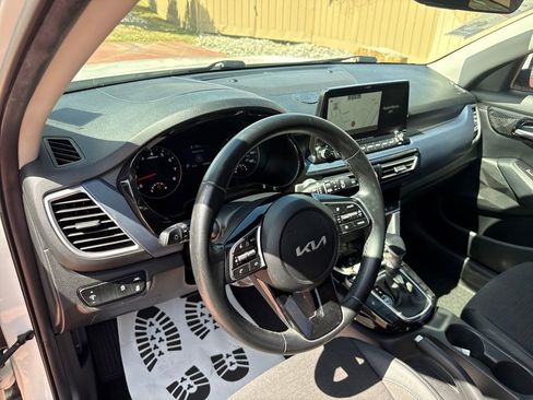 Used 2022 Kia Seltos S image 11