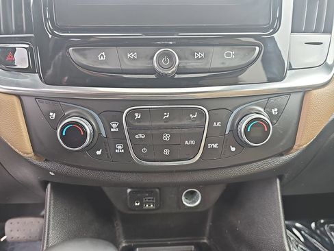 Used 2023 Chevrolet Traverse Premier AWD/4WD image 27