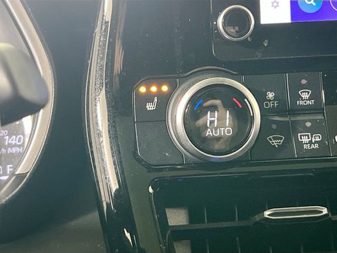 Used 2023 Toyota Highlander XSE AWD/4WD image 17