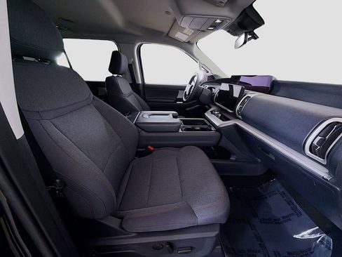 Used 2025 Ford Expedition Active image 20