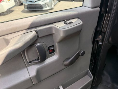 Used 2010 GMC Savana 1500 LS RWD image 18