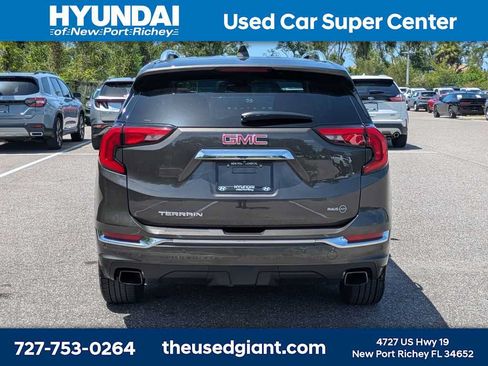 Used 2020 GMC Terrain Denali w/ Denali Premium Package FWD image 4