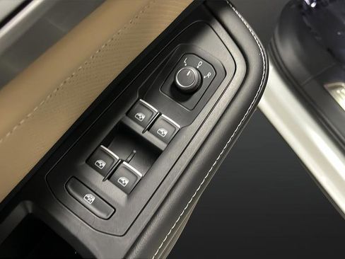 Used 2024 Volkswagen Atlas Cross Sport SE image 28