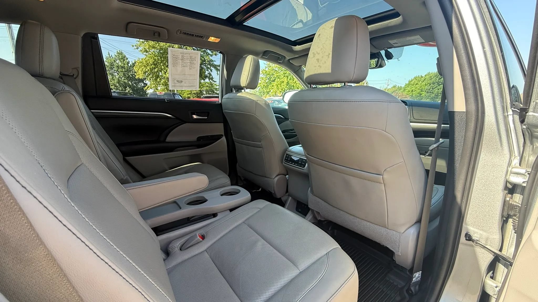 Used 2019 Toyota Highlander Limited Platinum AWD/4WD image 13