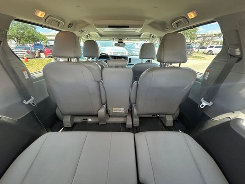 Used 2019 Toyota Sienna XLE Premium image 15