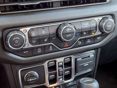 New 2025 Jeep Gladiator Sport AWD/4WD image 15