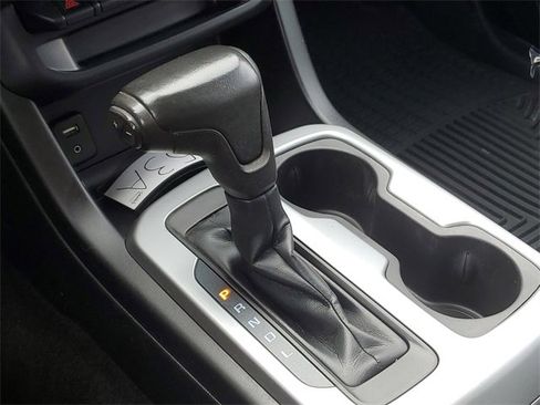 Used 2018 Chevrolet Colorado LT w/ LT Convenience Package image 30