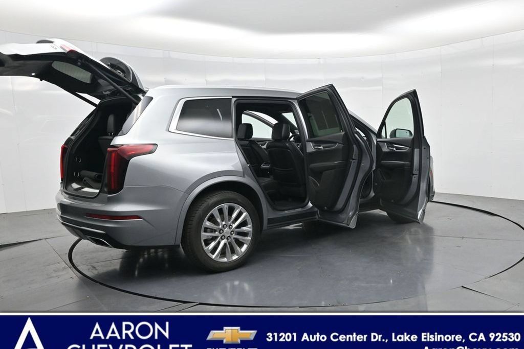 Used 2023 Cadillac XT6 Premium Luxury FWD image 3