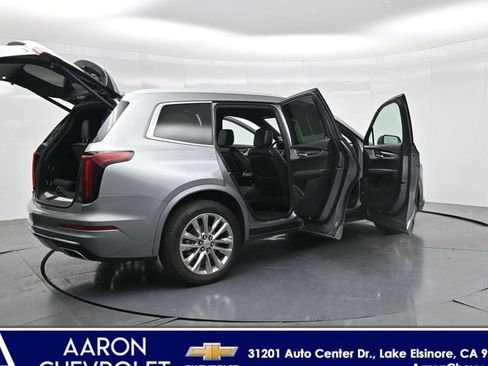 Used 2023 Cadillac XT6 Premium Luxury FWD image 3
