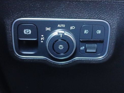 Used 2021 Mercedes-Benz GLB 250 image 12