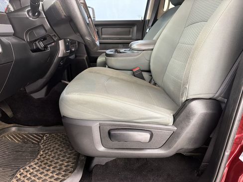 Used 2017 RAM 1500 Express RWD image 24