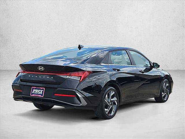 Used 2025 Hyundai Elantra SEL FWD image 5