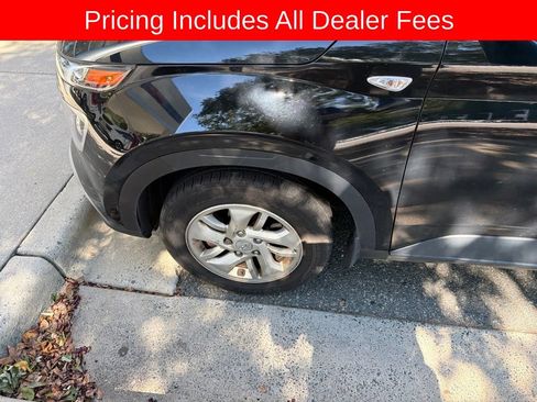 Used 2024 Hyundai Venue SE FWD image 6