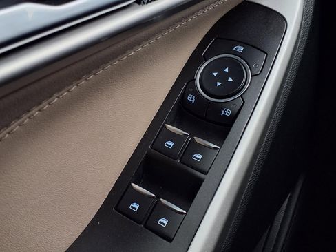 Used 2022 Ford Explorer XLT w/ Equipment Group 202A image 24