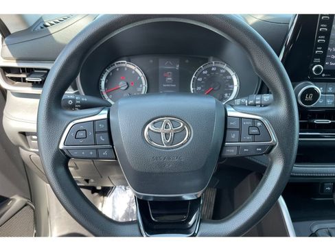 Used 2021 Toyota Highlander L FWD image 35