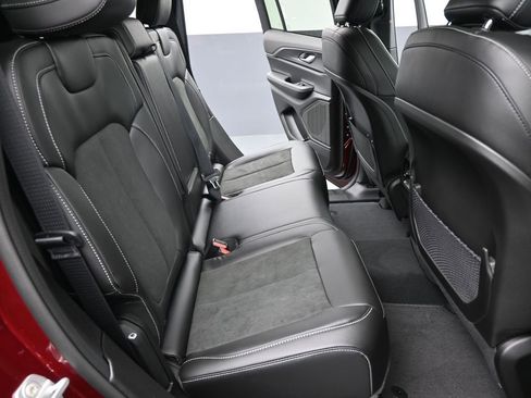 New 2025 Jeep Grand Cherokee Altitude image 25
